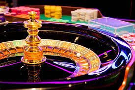 Layar bonus putaran gratis Big Bass Bonanza dengan pengganda meningkat dan gulungan bersinar
